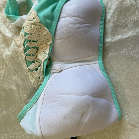 ❤️🔥3/$22❤️🔥 NWT Hot Topic crocheted skull teal bikini top - Picture 4 of 4
